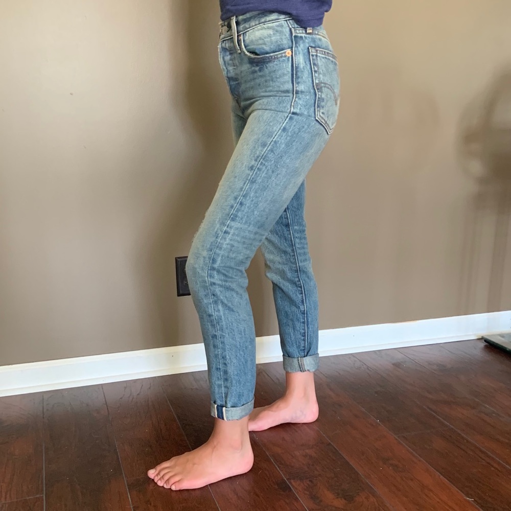 Levi high-waisted distressed crop jeans